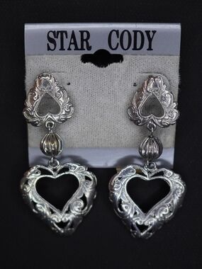 Vintage Star Cody Silver Tone Heart Dangle Earrings Filigree Heart Earrings